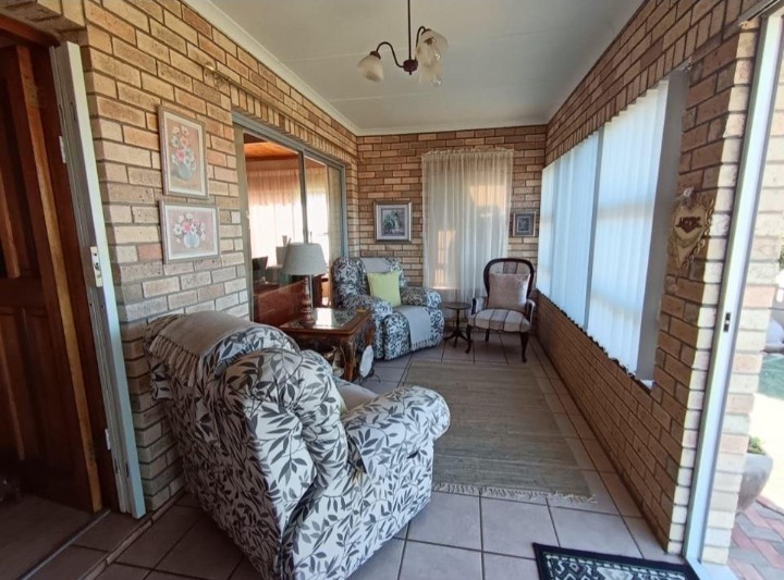5 Bedroom Property for Sale in Wavecrest Eastern Cape